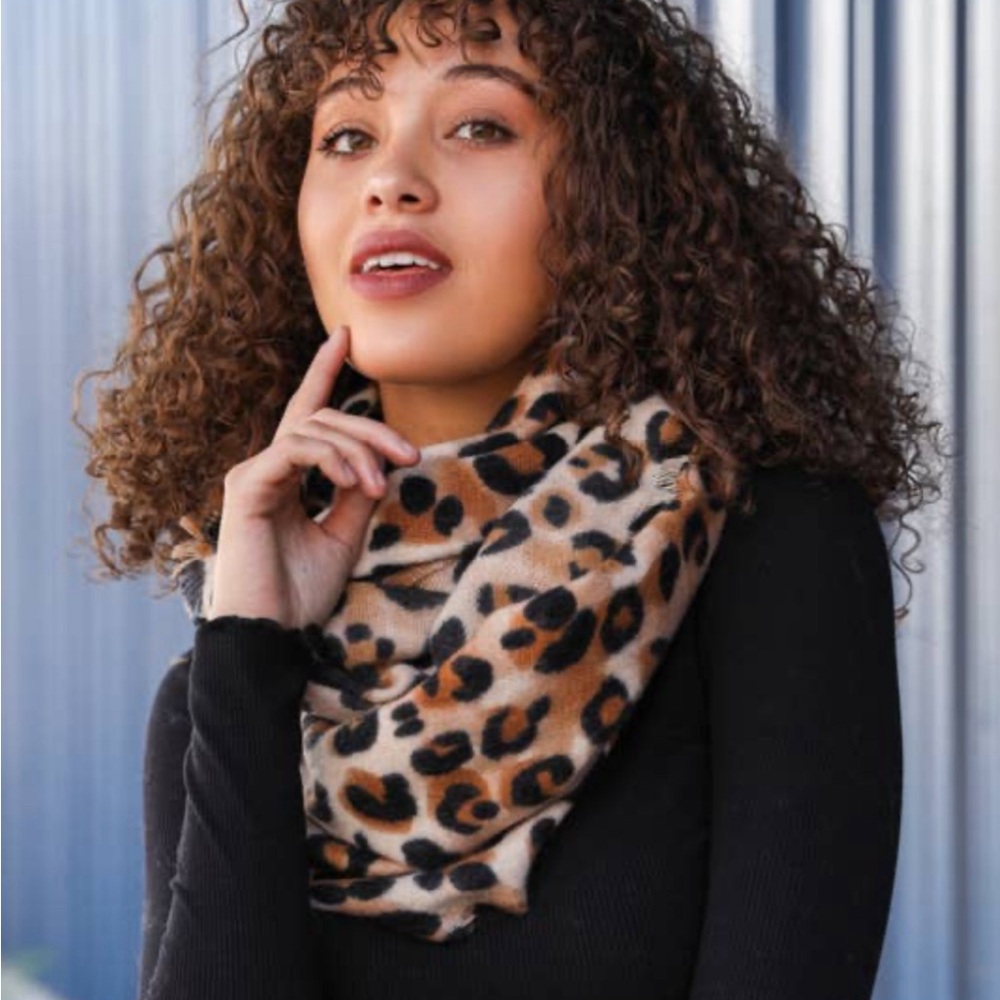 Basic Leopard Print Infinity Scarf - Picture 3 of 3